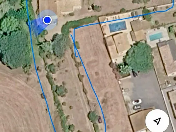 Propriété sur terrain de 2 045 m² et parcelle constructible