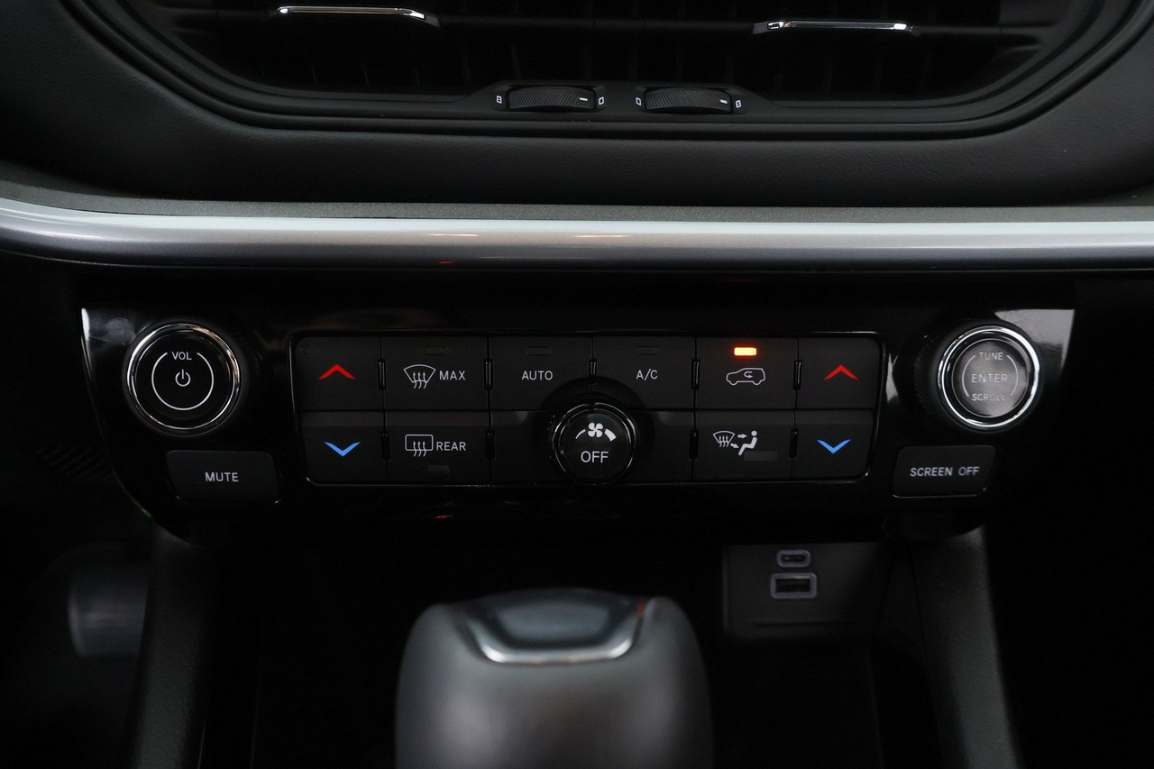 Jeep Compass — photo 24