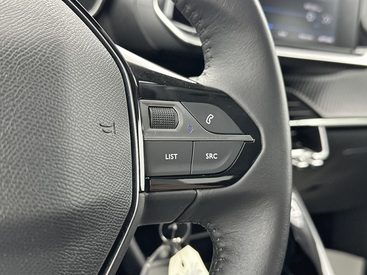 Peugeot 208 puretech 100 s&s bvm6 style — photo 19