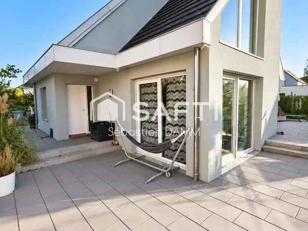 KINGERSHEIM  Maison de 147 m² avec piscine, garage double et terrain de 7,25 ares