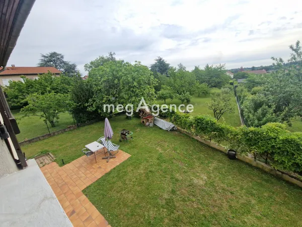 Maison familiale de 152 m² avec jardin arboré sur 758 m² - Saint-Genis-Laval