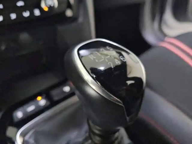 Opel Corsa 1.2 turbo 100 ch bvm6 — photo 14