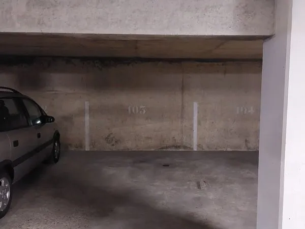 Place de parking hyper centre Le Mans