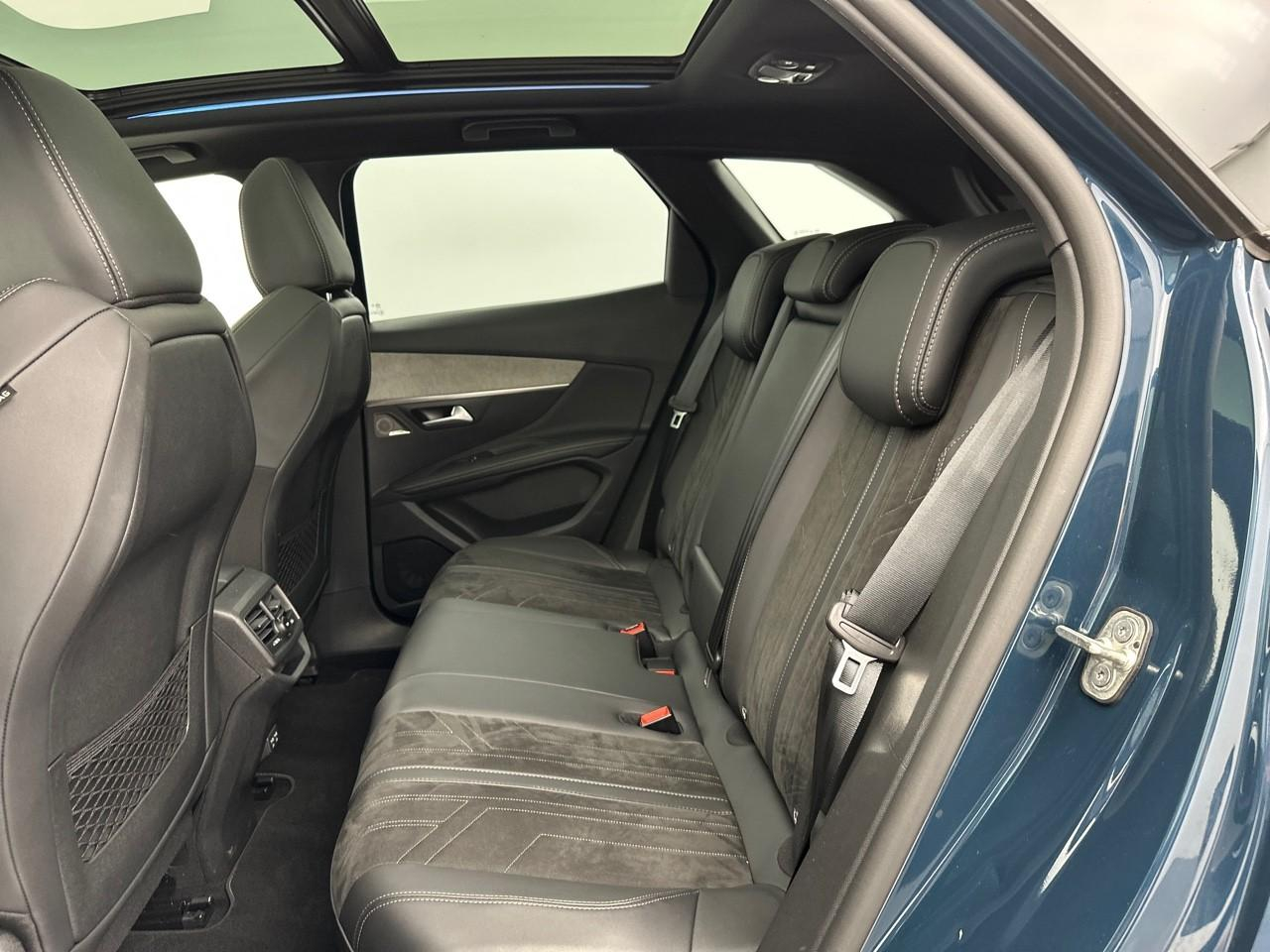 Peugeot 3008 puretech 130ch s&s eat8 gt pack — photo 12