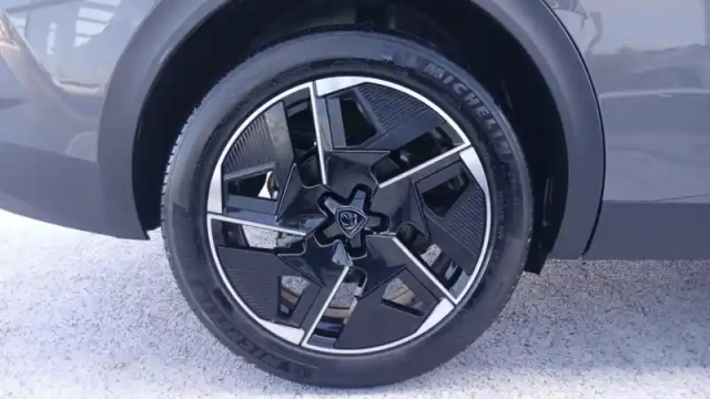 Peugeot 408 hybrid 145 e-dcs6 — photo 94