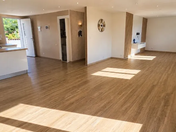 Pavillon de 114m2 entièrement rénové - libre de suite