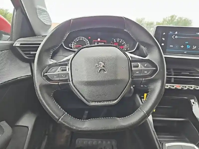 Peugeot 208 puretech 100 s&amp;s bvm6 — photo 9