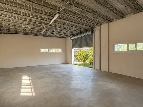 Local d'activité 85 m²