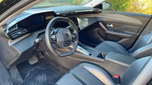 Peugeot 308 1.5 BlueHDi 130 EAT8 - Allure Pack – 2023 – 54298 km – Diesel – Boîte Automatique — photo 27