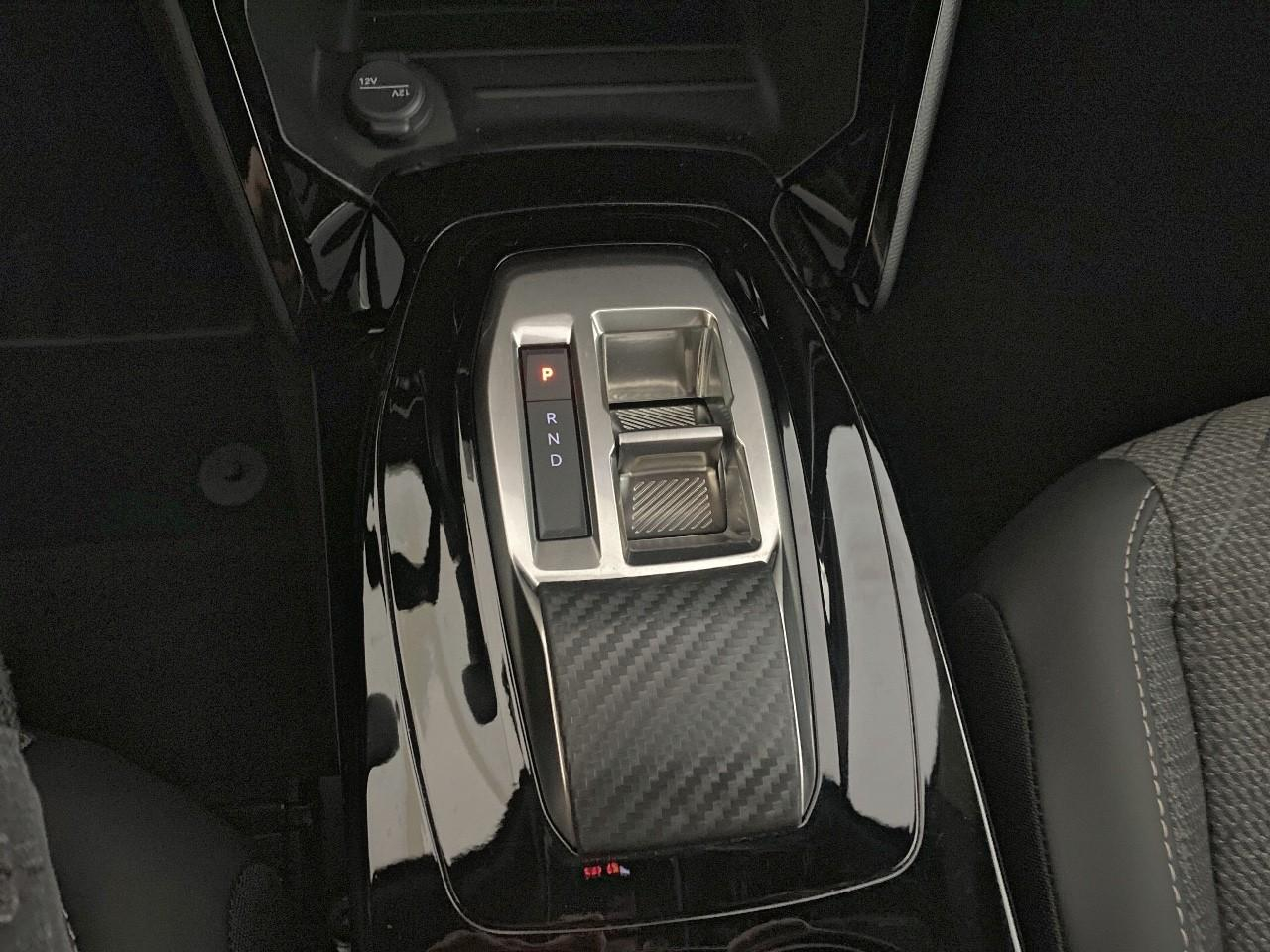 Peugeot 2008 hybrid 145 ch e-dcs6 allure — photo 17