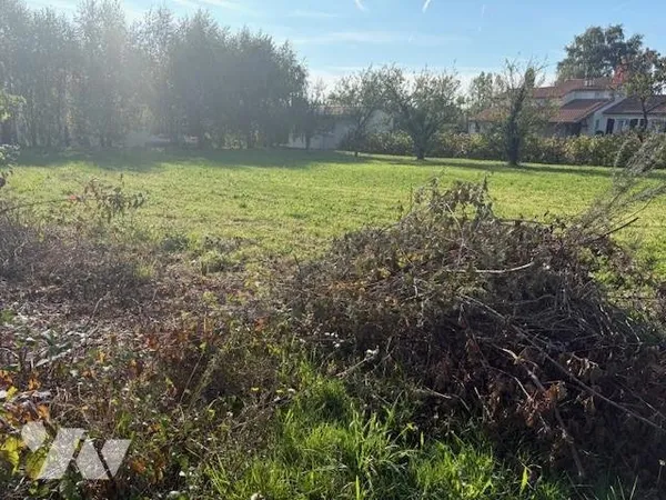 Terrain 411 m²