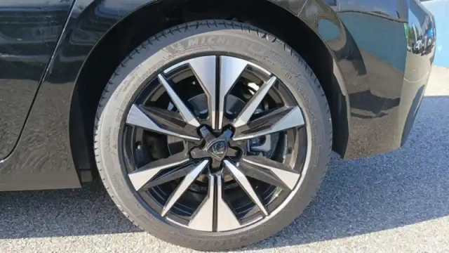 Peugeot 308 hybrid 145 e-dcs6 — photo 15
