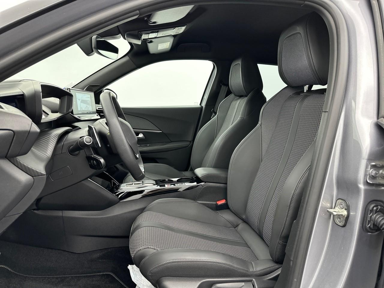 Peugeot 2008 puretech 130 s&s eat8 gt — photo 9