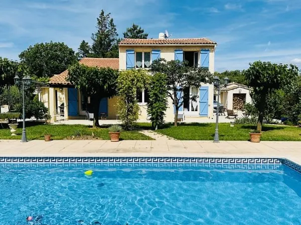 RAVISSANTE MAISON FAMILIALE T6 AU CALME avec PISCINE