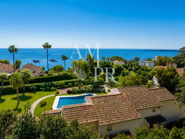 Cannes Californie – Élégance Contemporaine et Vue Mer d’Exception dans un Domaine Privé