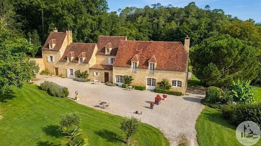 Maison 7 pièces 340 m²
