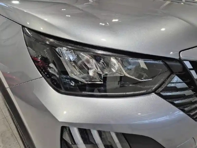 Peugeot 2008 hybrid 145 e-dcs6 — photo 16