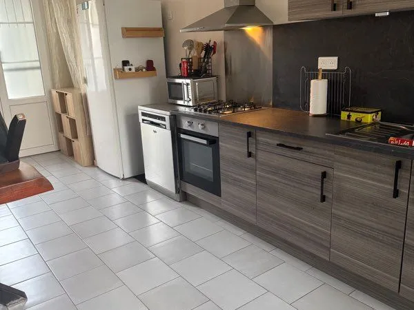 À vendre maison séparée en 2 appartement