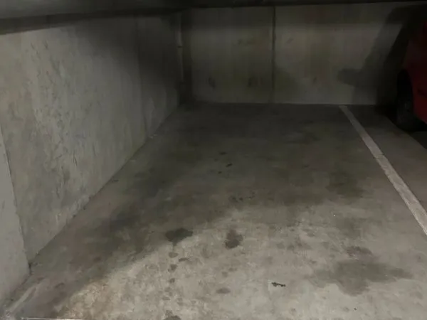 Garage, sécurisée dans résidence