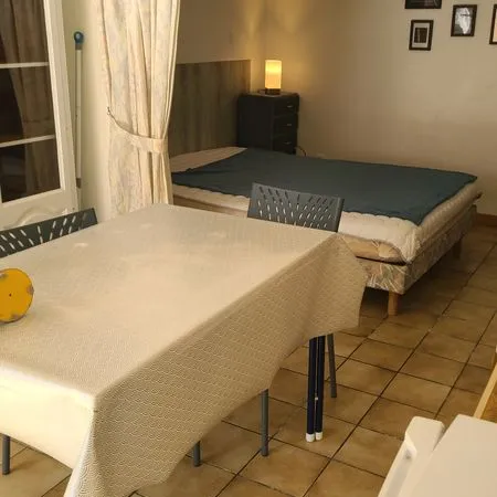 Chambre meublée