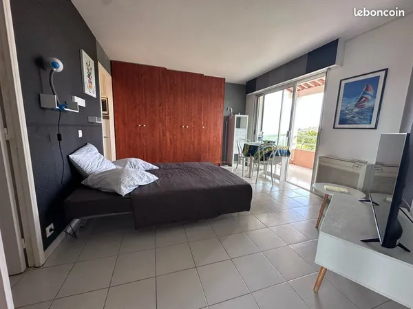 Appartement saint Raphaël à l'année - Piscine - climatisation - parking - cave