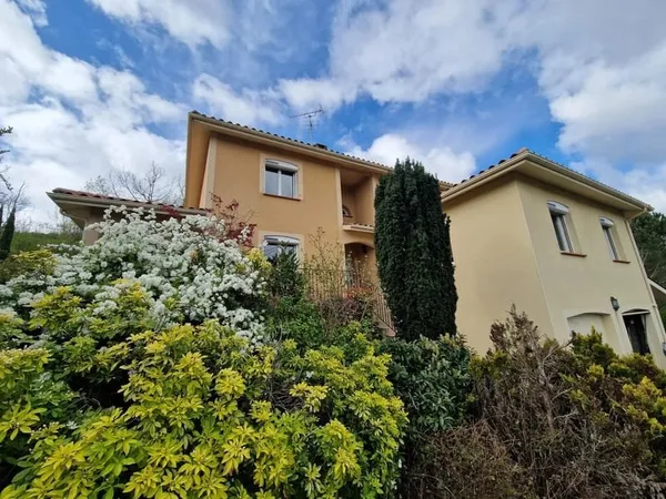 EXCLUSIVITE: Maison Familiale de type 8 au centre d'Auch