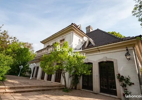 Maison 8 pièces 236 m²