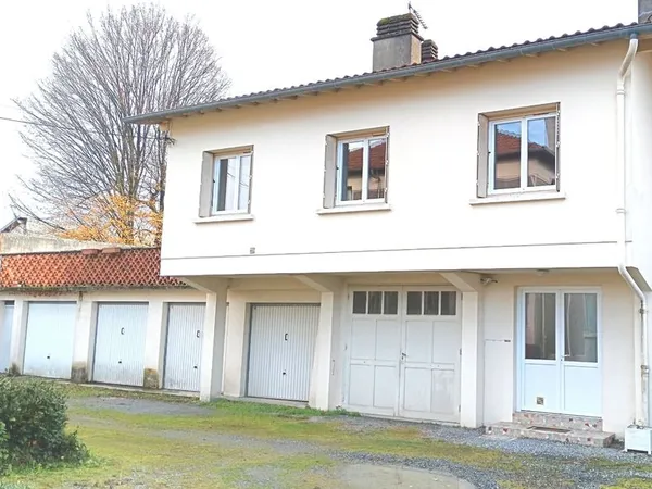 Garage figarol 15m2 Loue garage de 15m2 quartier figarol. 15 rue Montaigne Dans résidence calme et s