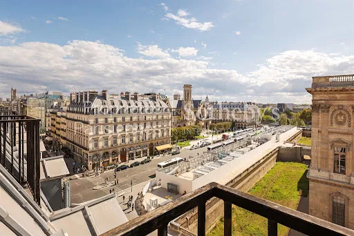 Appartement 4 pièces 240 m²