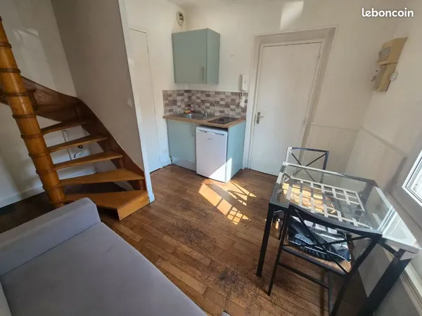 Loue T2 Duplex meublé renové de 25 m2 centre ville laval