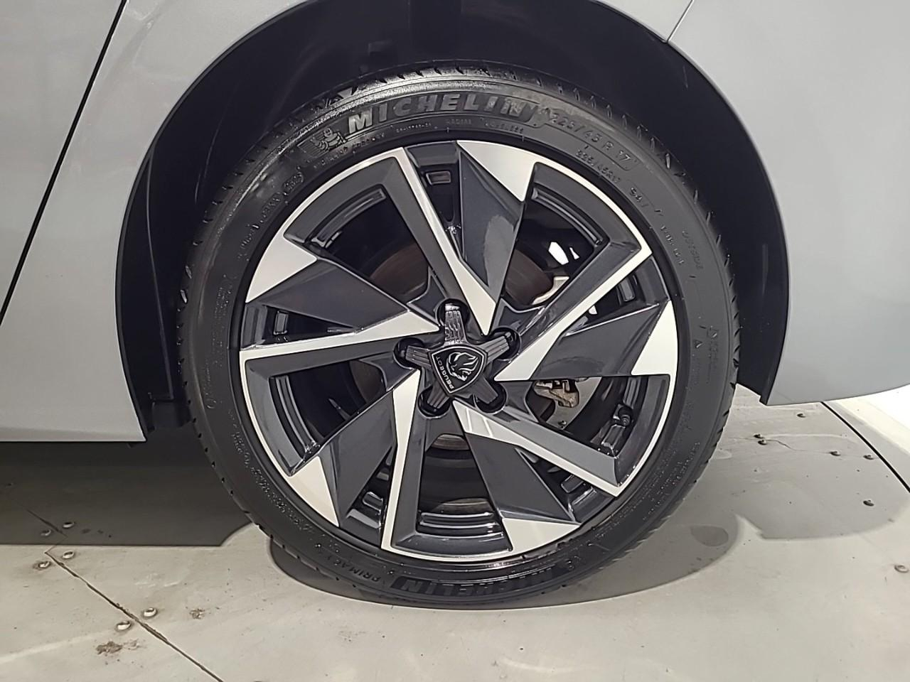 Peugeot 308 hybrid 145 e-dcs6 allure — photo 16