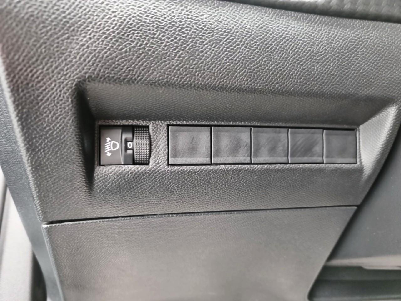 Peugeot 2008 100 s&s bvm6 business — photo 21