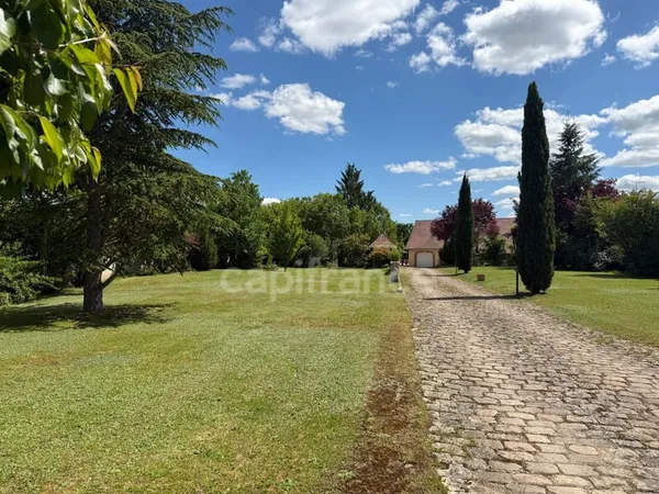 Maison à vendre CHAMPS SUR YONNE (89) Magnifique propriété de 272 m² 6 Chambres Piscine Terrain de 4