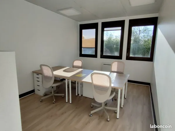 Bureau équipé 3-4 postes durée flexible et toutes charges comprises