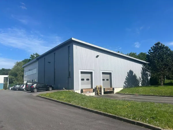 Local d'activité 978 m²