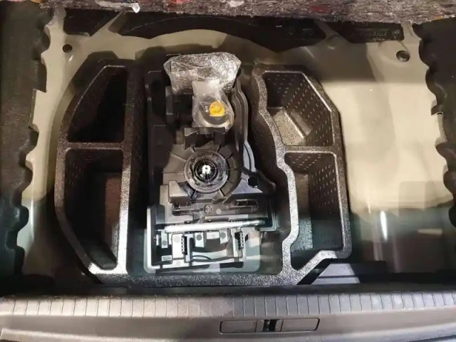 Peugeot 208 puretech 100 s&amp;s bvm6 — photo 12