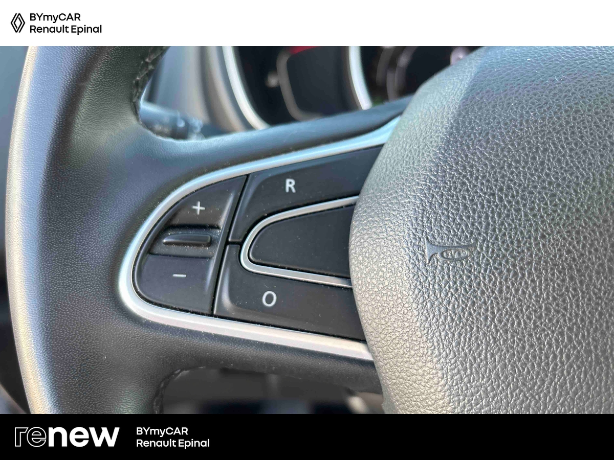 Renault Scenic TCe 140 FAP EDC — photo 18