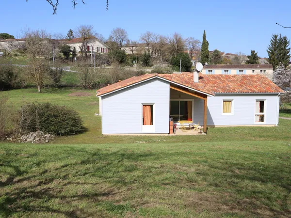 Maison plain-pied de 2005 avec garage sur terrain 5400m2