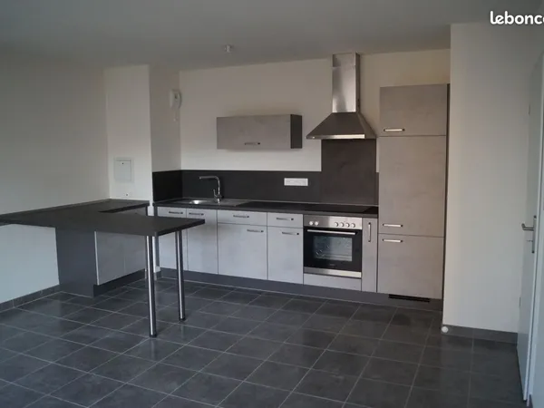 Appart T2 + cuisine équipée + garage