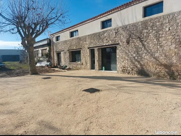 Magasin Hangar Local Atelier Bureaux 260m2 + Jardin 400m2 Zone Artisanale A Louer