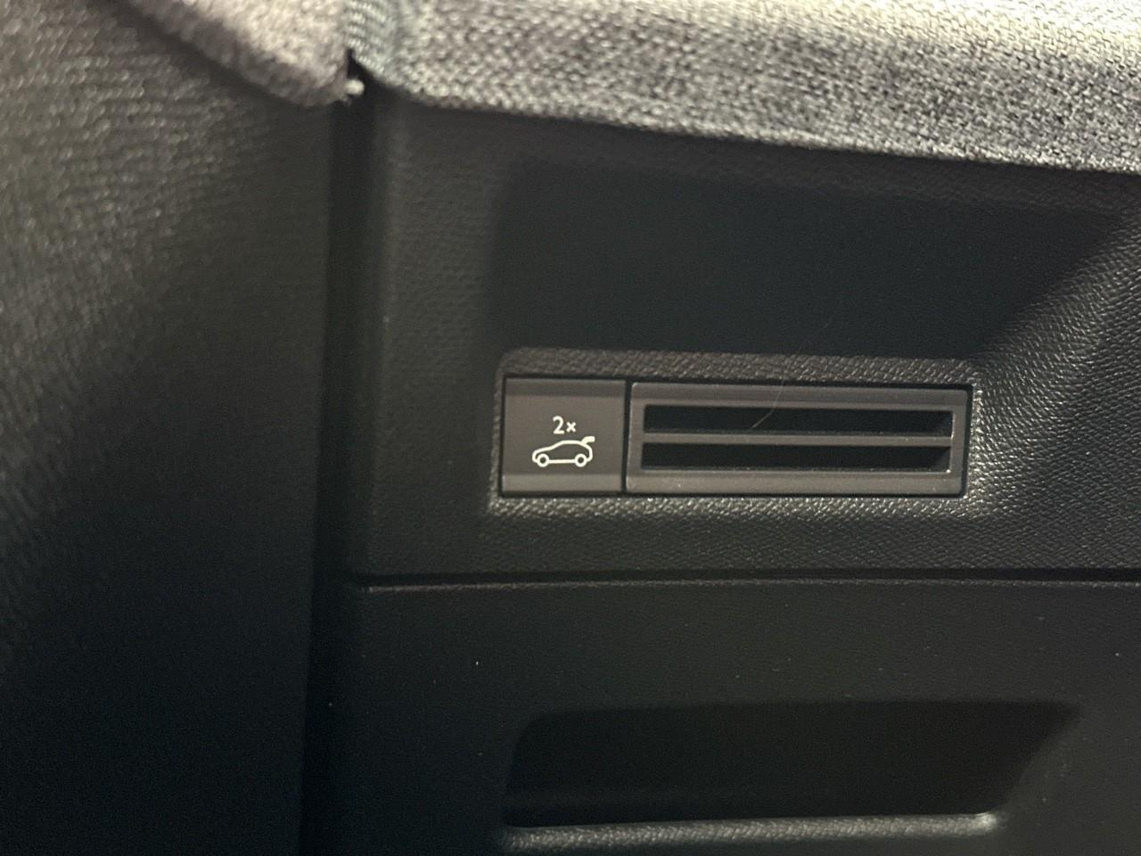 Peugeot 3008 hybrid 136 e-dcs6 gt — photo 16