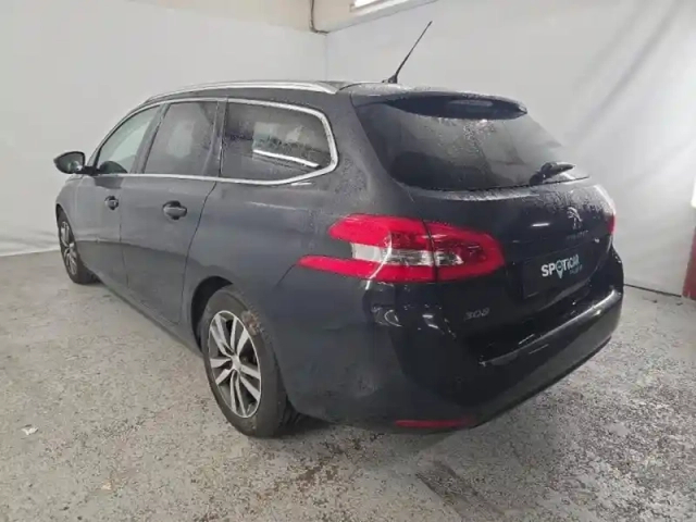 Peugeot 308 sw 1.2 puretech 130ch e6.3 s&amp;s allure eat8 — photo 4