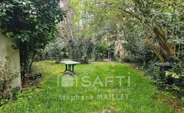 Maison de ville spacieuse au fort potentiel
