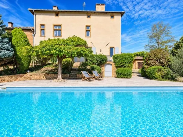 PIERRES DORÉES | Demeure de caractère du XVIIe siècle - 362 m² habitables, piscine et vue sur les vi