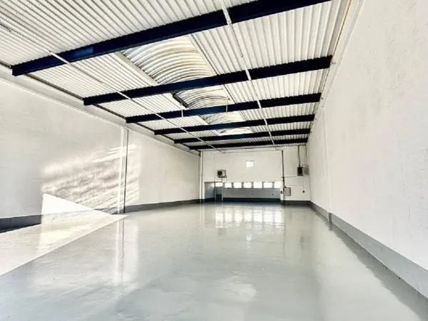 Local d'activité 1938 m²