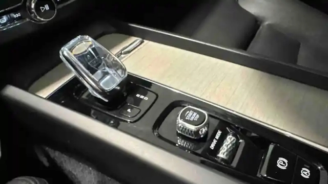 Volvo Xc60 t6 recharge awd 253 ch + 87 ch geartronic 8 — photo 24