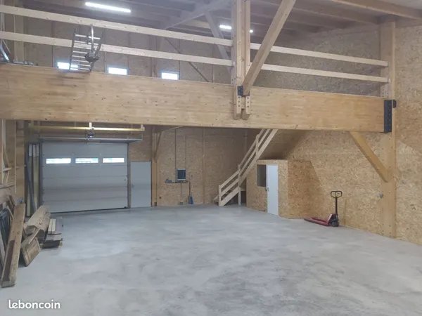 LOCAL D'ACTIVITÉ 279 m2 ARTISAN ATELIER DÉPÔT STOCKAGE PLATEFORME