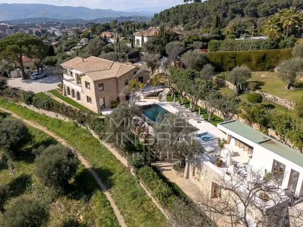 Villa 11 pièces 490 m²