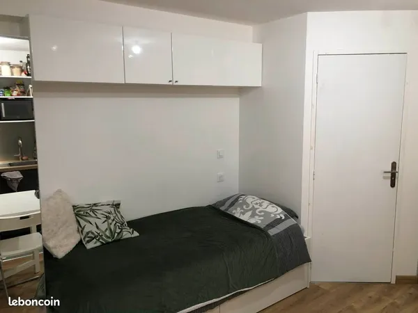 Studio tout confort + terrasse et parking