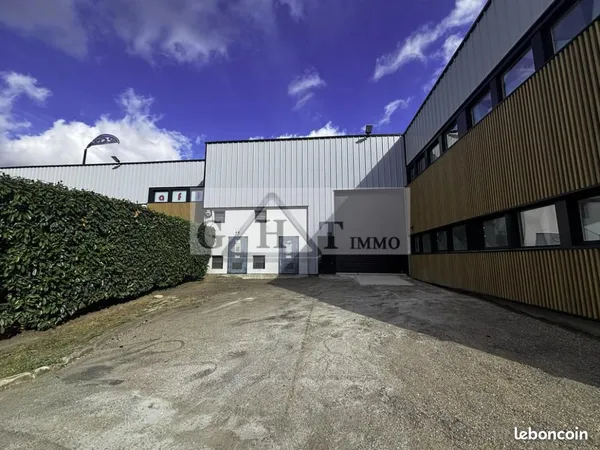 Local bureaux 1 270 m²